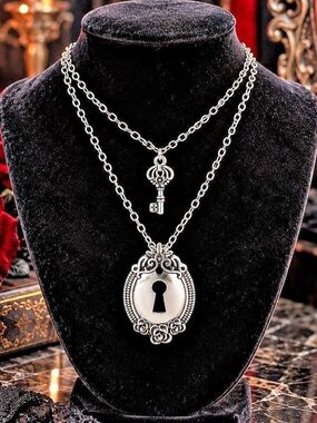 Layered Lock Pendant Necklace in Silver Brand New